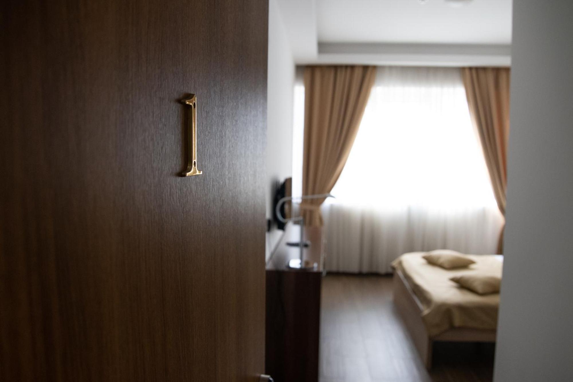 Motel Celebic Mitrovici  Exterior photo